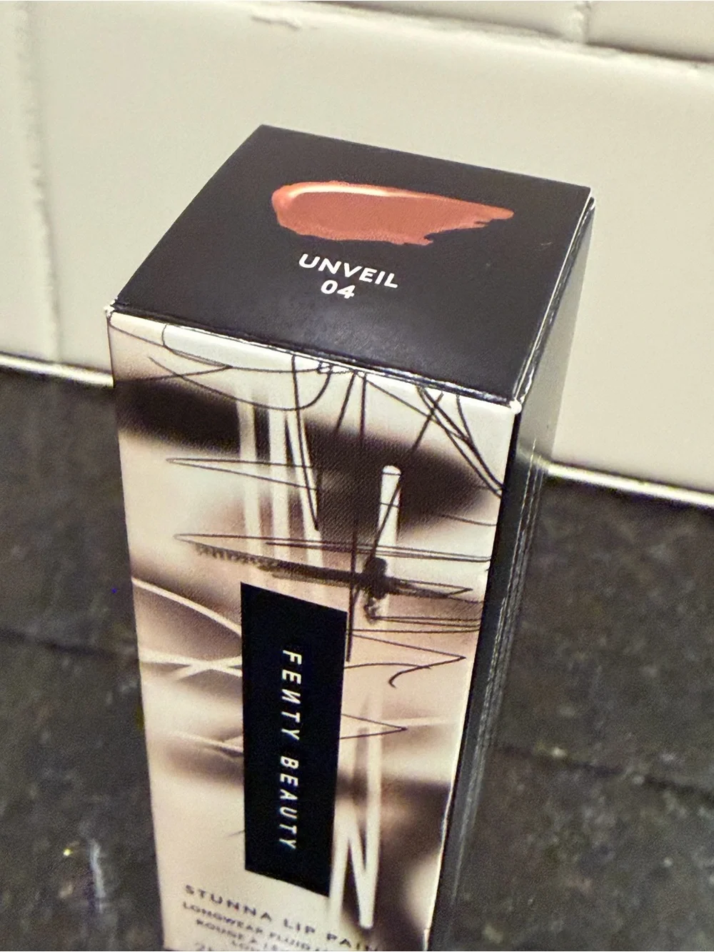 Fenty Beauty Stunna Lip Paint Longwear Fluid Lip Color shade 04-Unveil